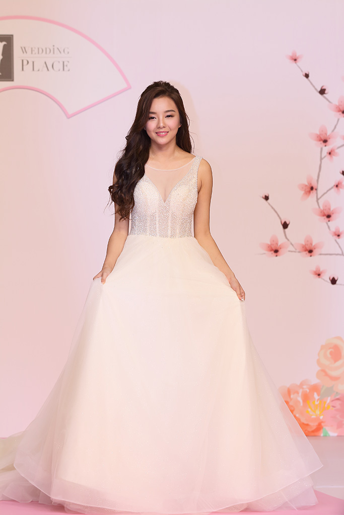 新晉女神余思霆演繹來季最新婚紗